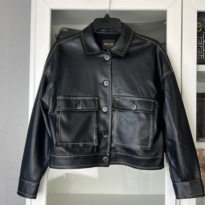 TRUTH FAUX LEATHER CROP BLACK JACKET‎